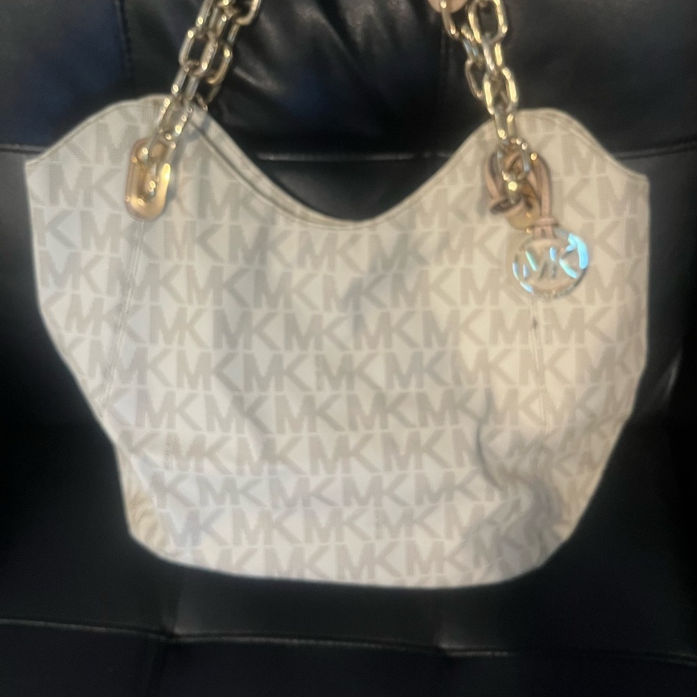 Medium sized Michael Kors shoulder bag